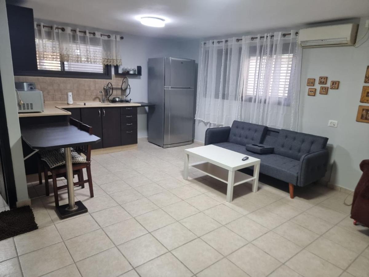 B&B Amit 18 Minutes From The Airport - אירוח כפרי עמית 18 דקות משדה תעופה Petach Tikva Ngoại thất bức ảnh